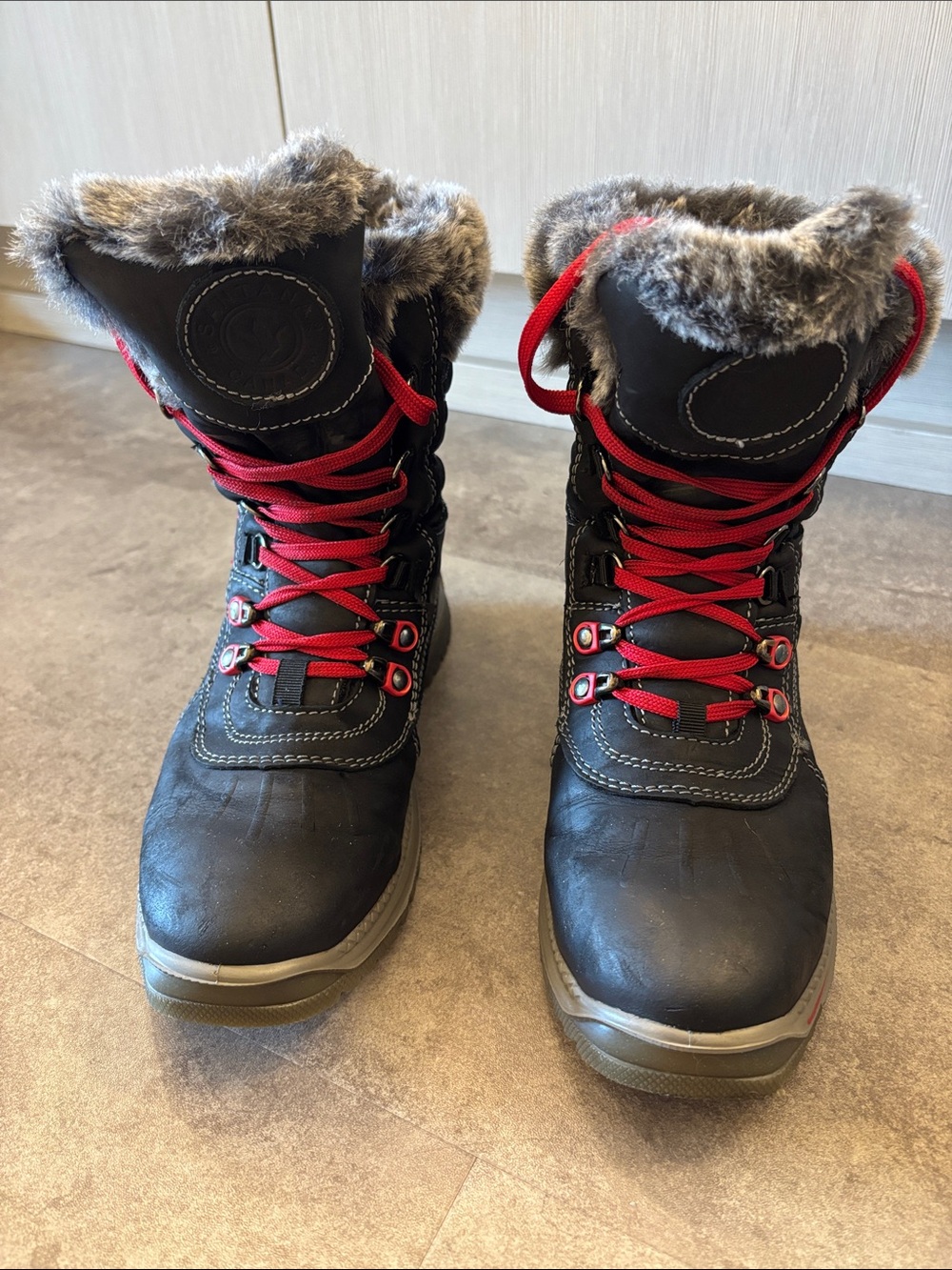 Santana Canada Gray Faux Fur Boot Interior with Red Laces